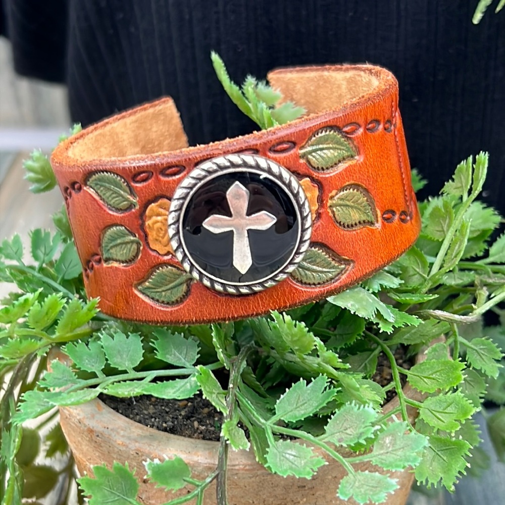 🌟Adorned Crown cowgirl collection cross leather cuff bracelet